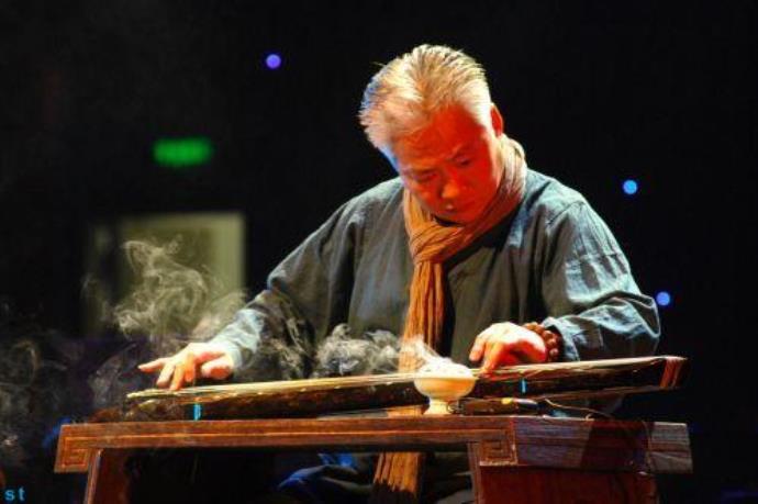 高梨树里传承日本古琴艺术之美绽放音乐之魂的图片 -第2张